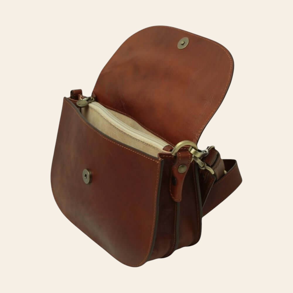 Borsa a tracolla in vitello teak, apertura con interno chiaro e bottoni