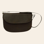 Borsa a tracolla marrone scuro con patta e chiusura con anelli metallici