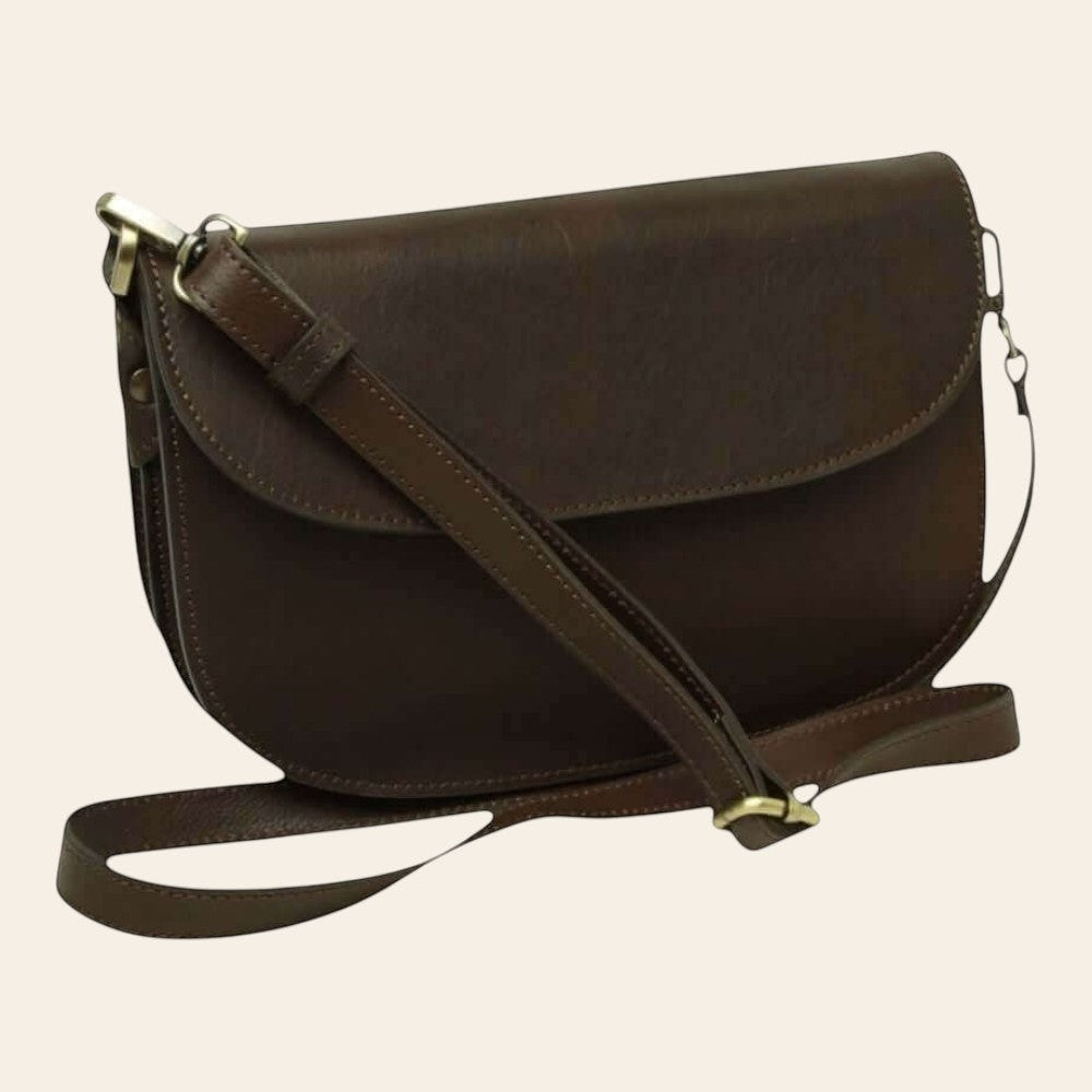 Borsa a tracolla in vitello pieno fiore marrone scuro con patta e tracolla regolabile