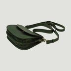 Borsa a tracolla verde scuro con patta, manico/tracolla e dettagli metallici