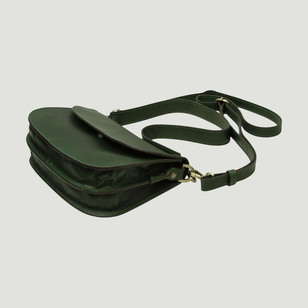 Borsa a tracolla verde scuro con patta, manico/tracolla e dettagli metallici