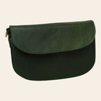 Borsa a tracolla verde in vitello pieno fiore con patta frontale e chiusura superiore