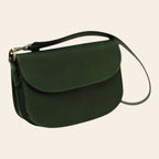 Borsa a tracolla verde in vitello pieno fiore con patta sagomata e passante laterale