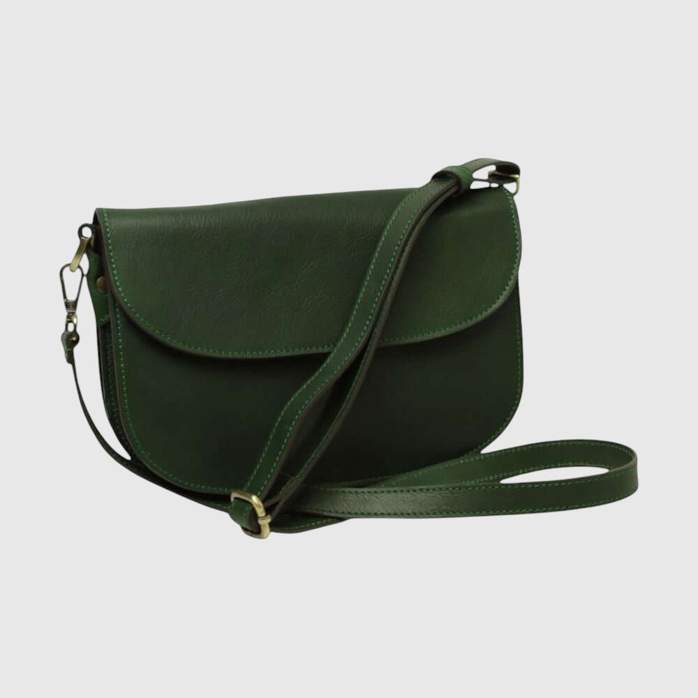 Borsa a tracolla verde scuro con patta frontale, chiusura e tracolla in evidenza