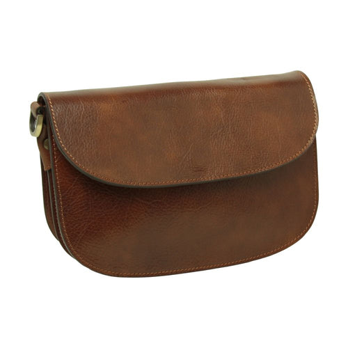Borsa tracolla in pelle marrone con patta semicircolare e chiusura a bottone metallico