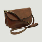 Borsa a tracolla in vitello pieno fiore marrone con patta e tracolla regolabile, fibbie oro