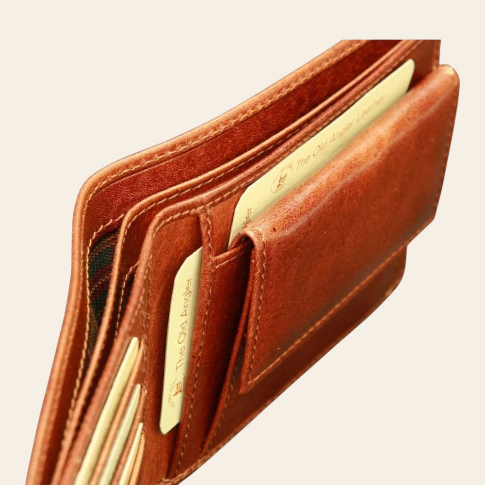Portafoglio in pelle marrone con scomparti interni e tasche per carte