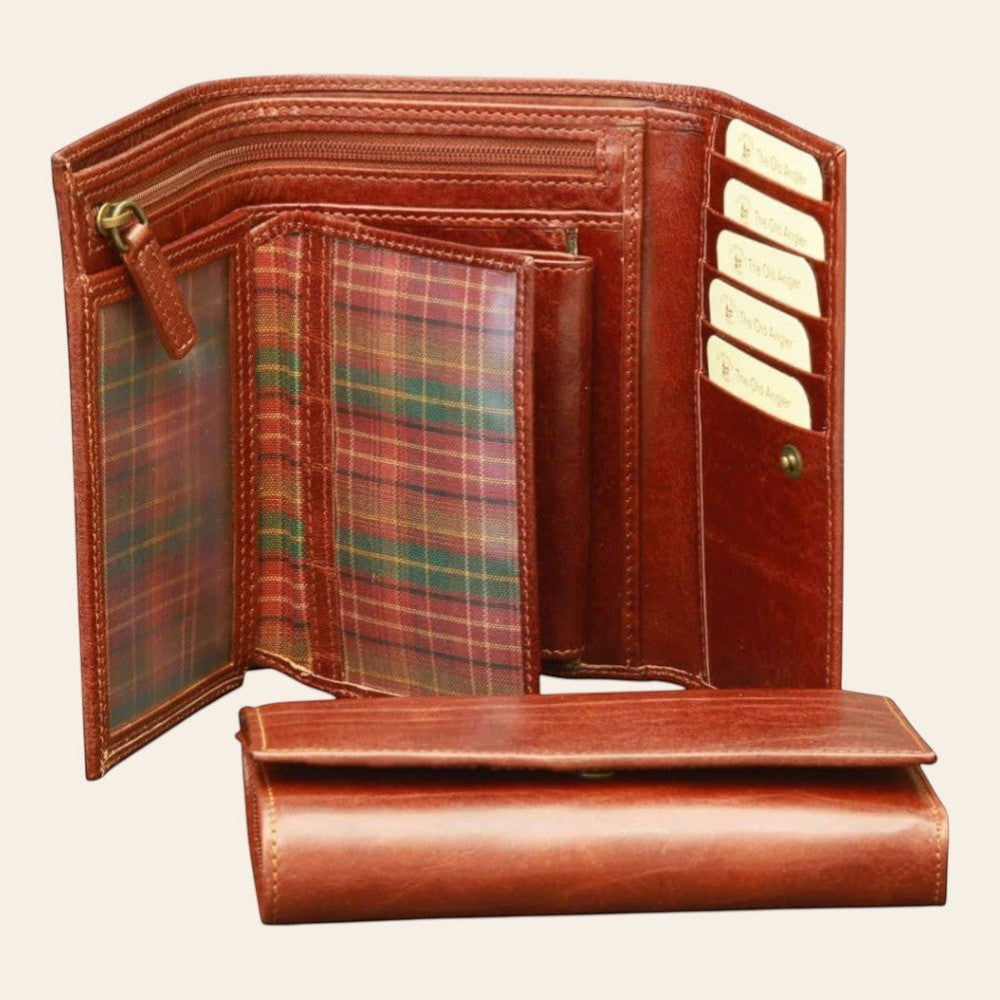Portafoglio in pelle marrone Old Angler aperto, tasche carte e portamonete interno