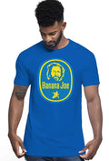 t-shirt uomo Bud Spencer Banana Joe indossata da un uomo in maglietta blu con il logo Banana Joe