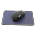 Tappetino mouse in pelle blu con cuciture a contrasto sui bordi