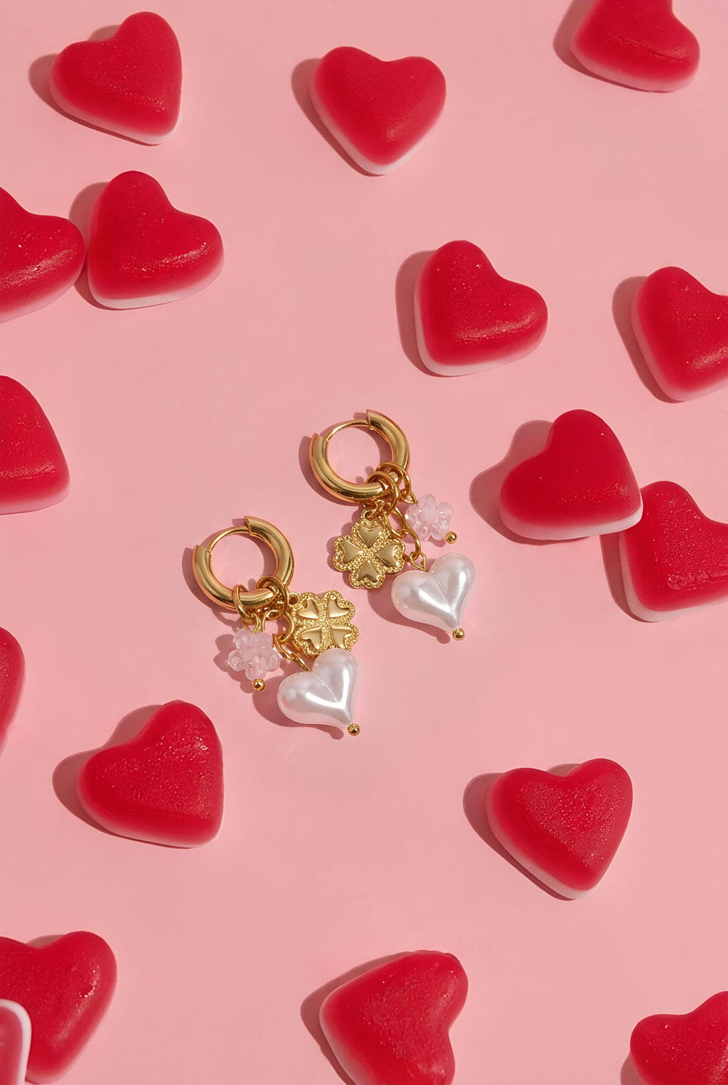 Orecchini con fiori e pendenti a forma di cuore