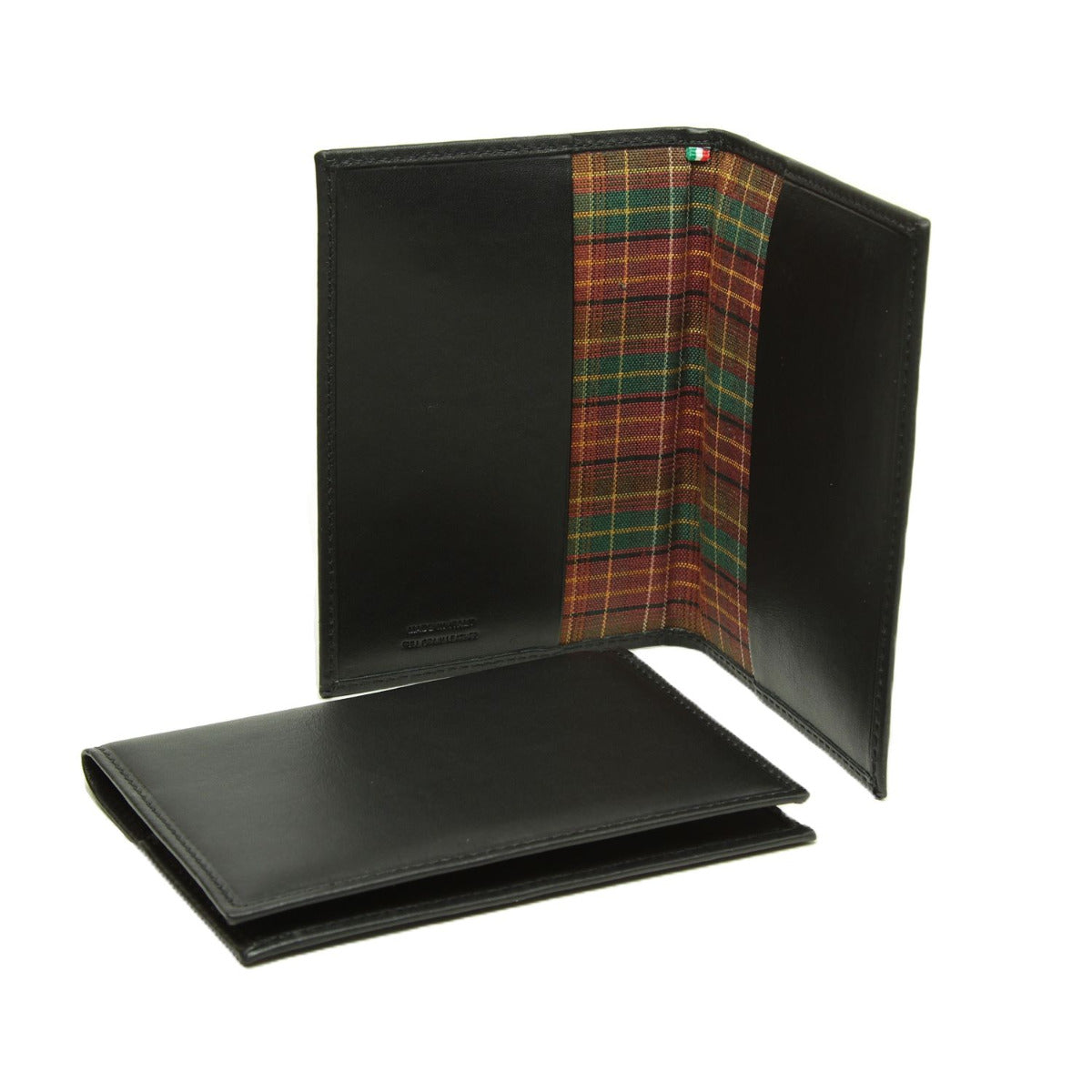 Porta passaporto in pelle nera con interno tartan scozzese e apertura a libro