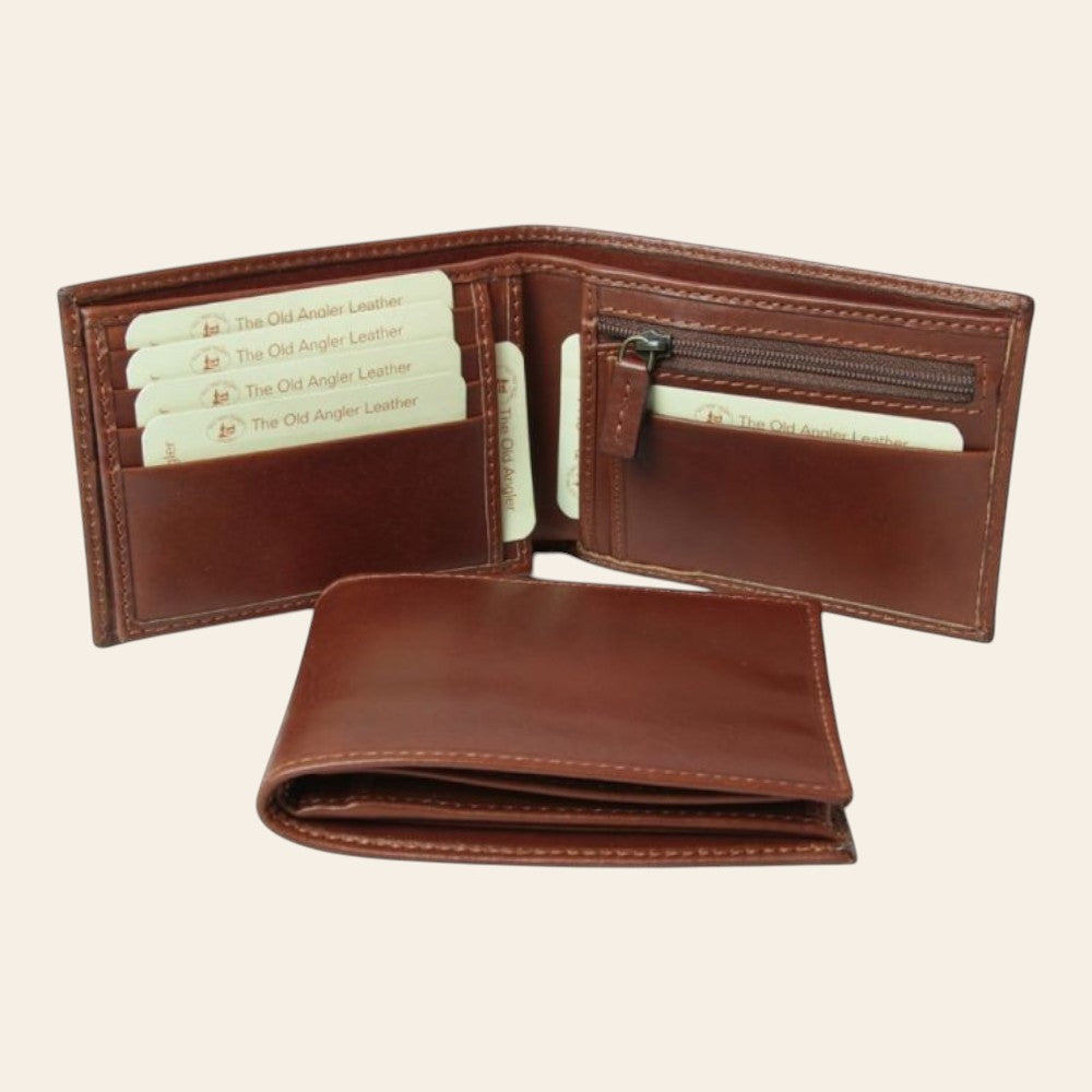 Portafoglio in pelle marrone aperto con tasche carte e portamonete pieghevole