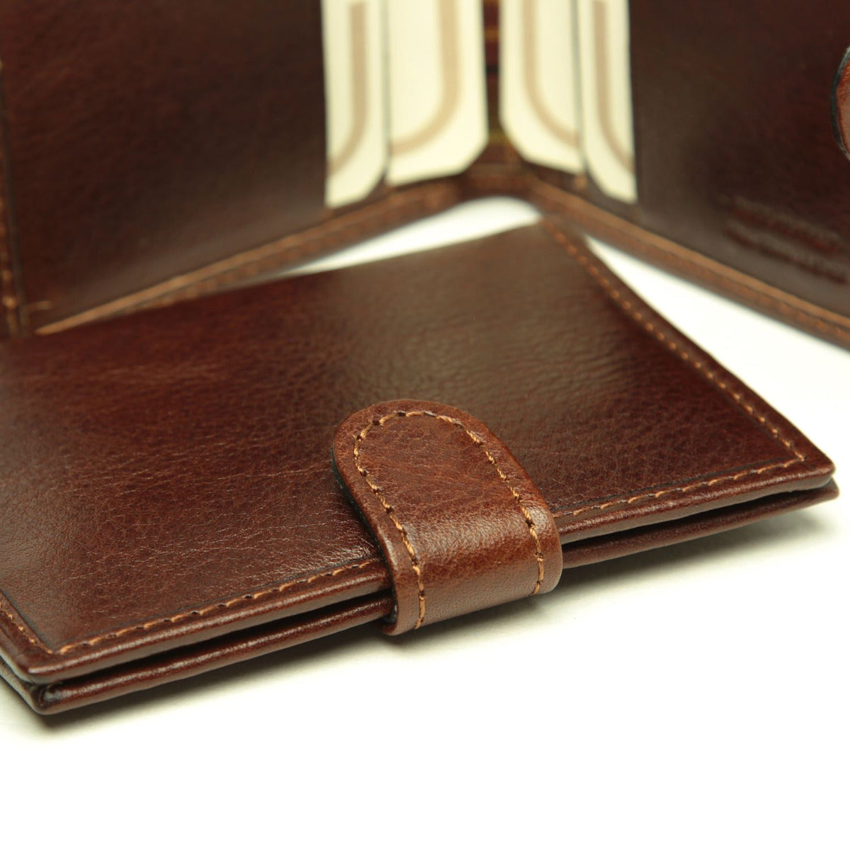 Portafoglio con chiusura con clip. Marrone con RFID