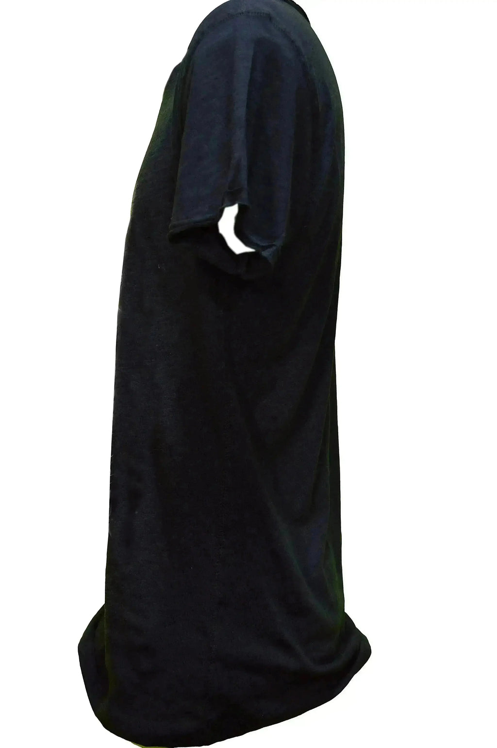 T-shirt con teschio tattoo uomo di colore nero, vista laterale, realizzata in cotone biologico.