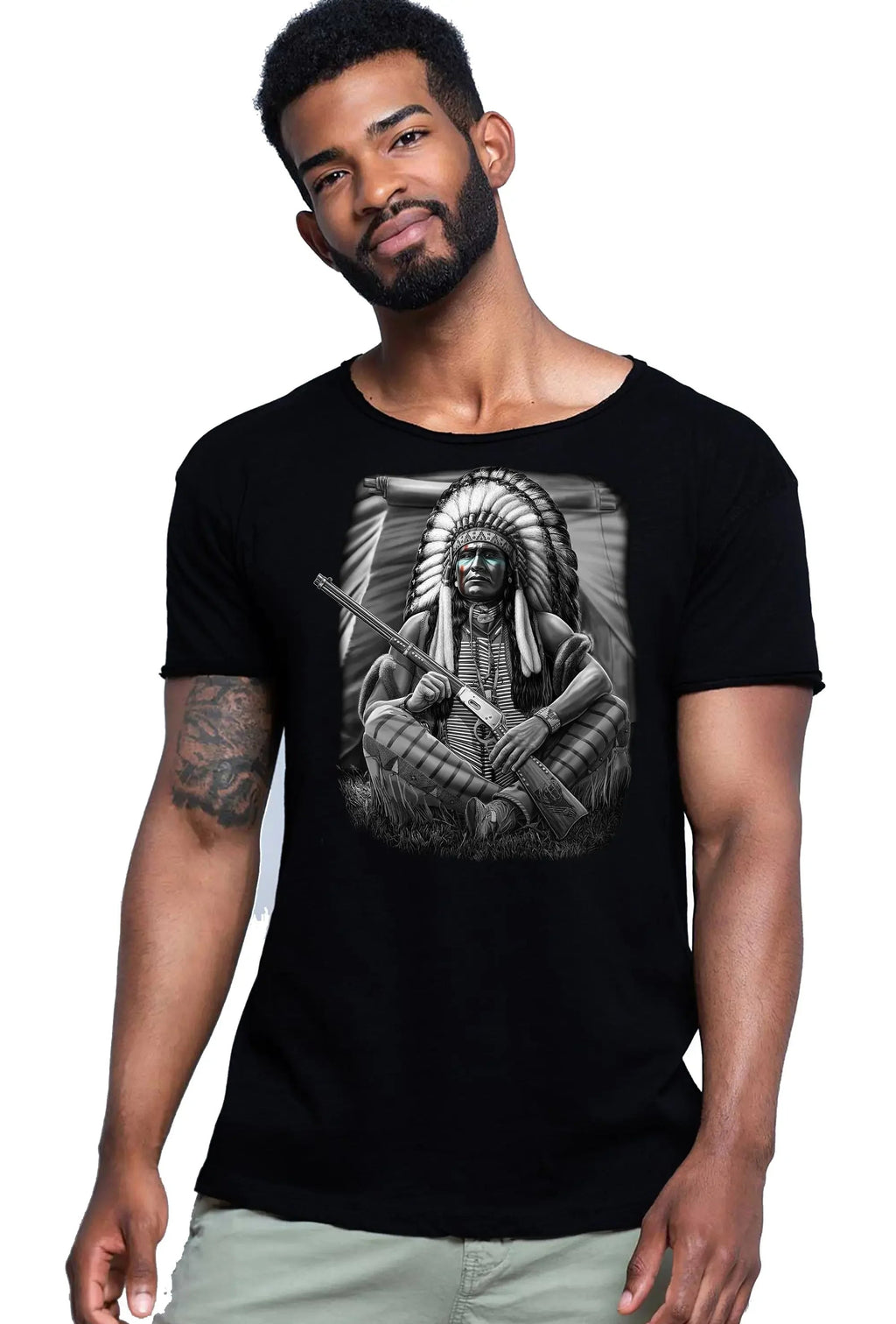 T-shirt con teschio tattoo uomo: design audace e confortevole, ideale per uno stile urbano.