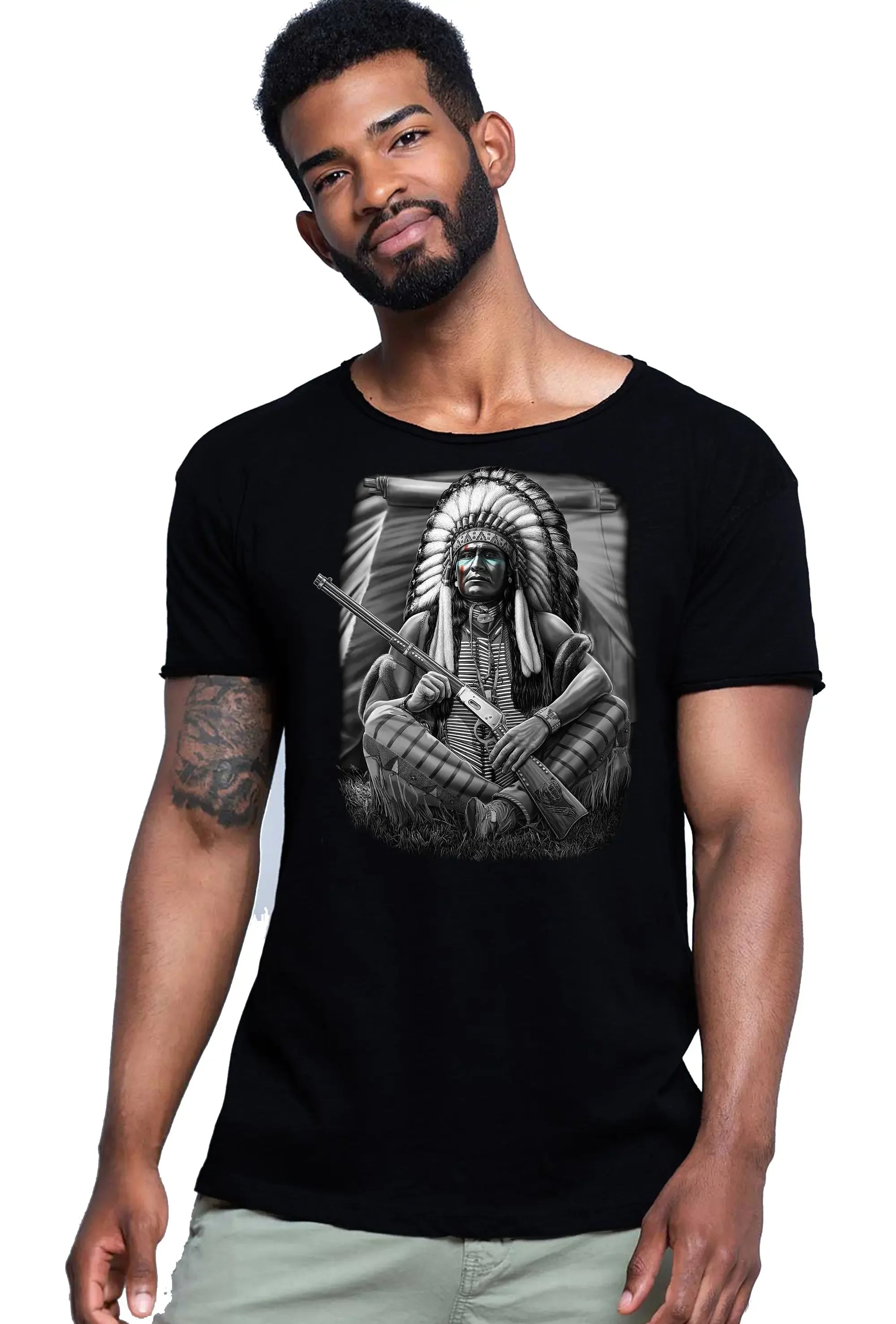 T-shirt con teschio tattoo uomo: design audace e confortevole, ideale per uno stile urbano.