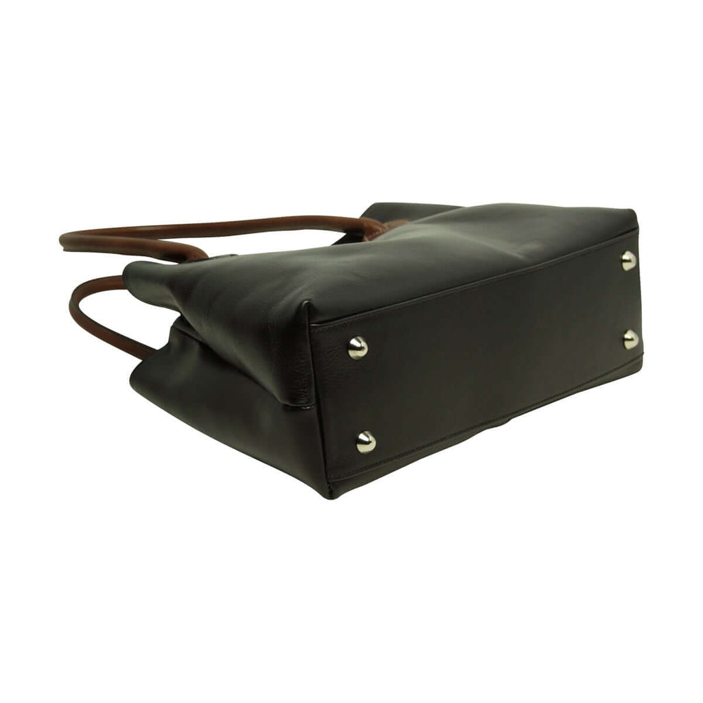 Borsa donna bicolore pelle pieno fiore vista inferiore con manici in pelle e dettagli metallici.