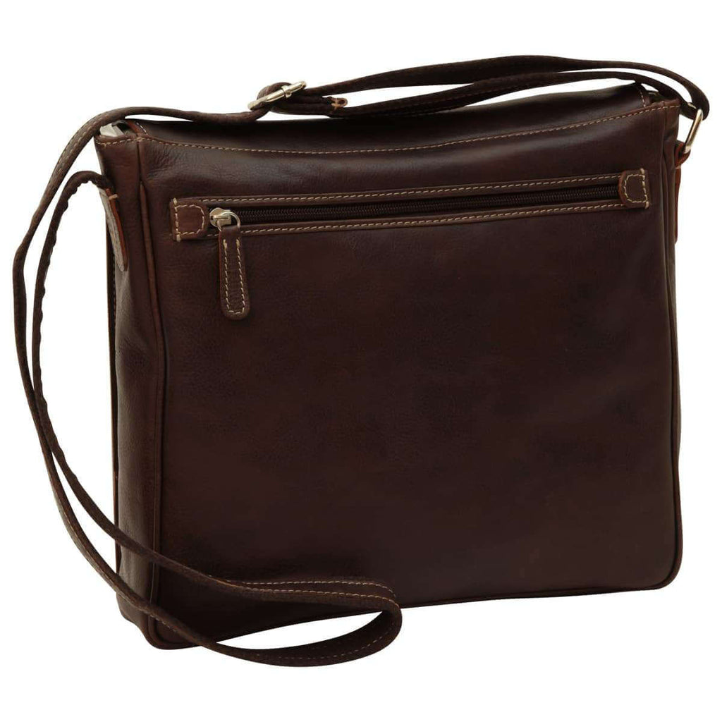 Borsa Messenger in pelle marrone scuro con tracolla, chiusura lampo e design moderno.