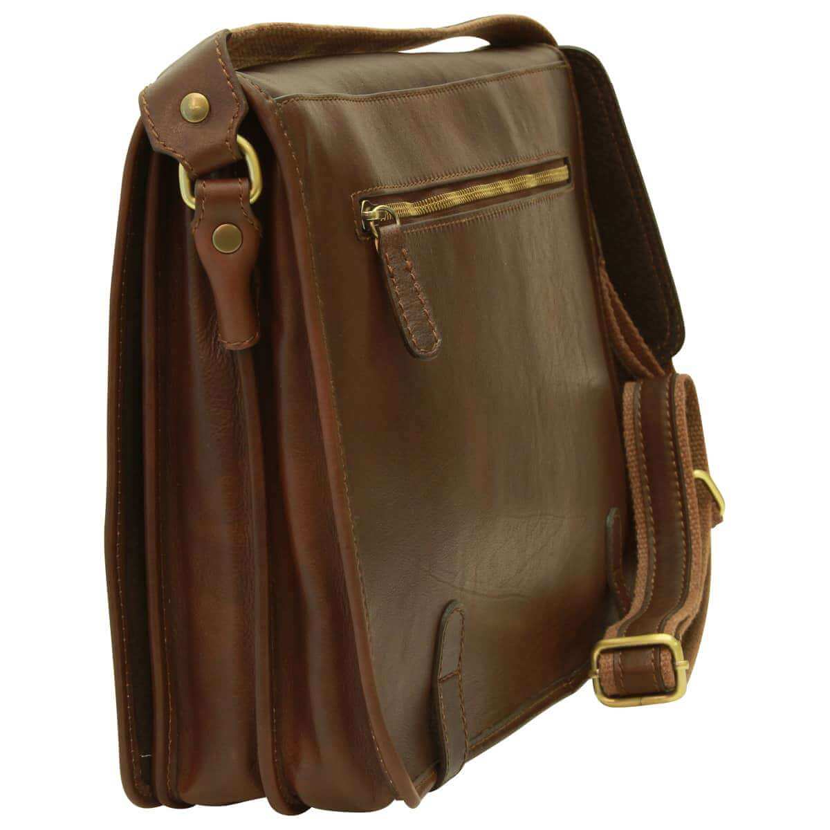 Borsa messenger vitello marrone scuro, in pelle morbida con tracolla regolabile e scomparti interni.
