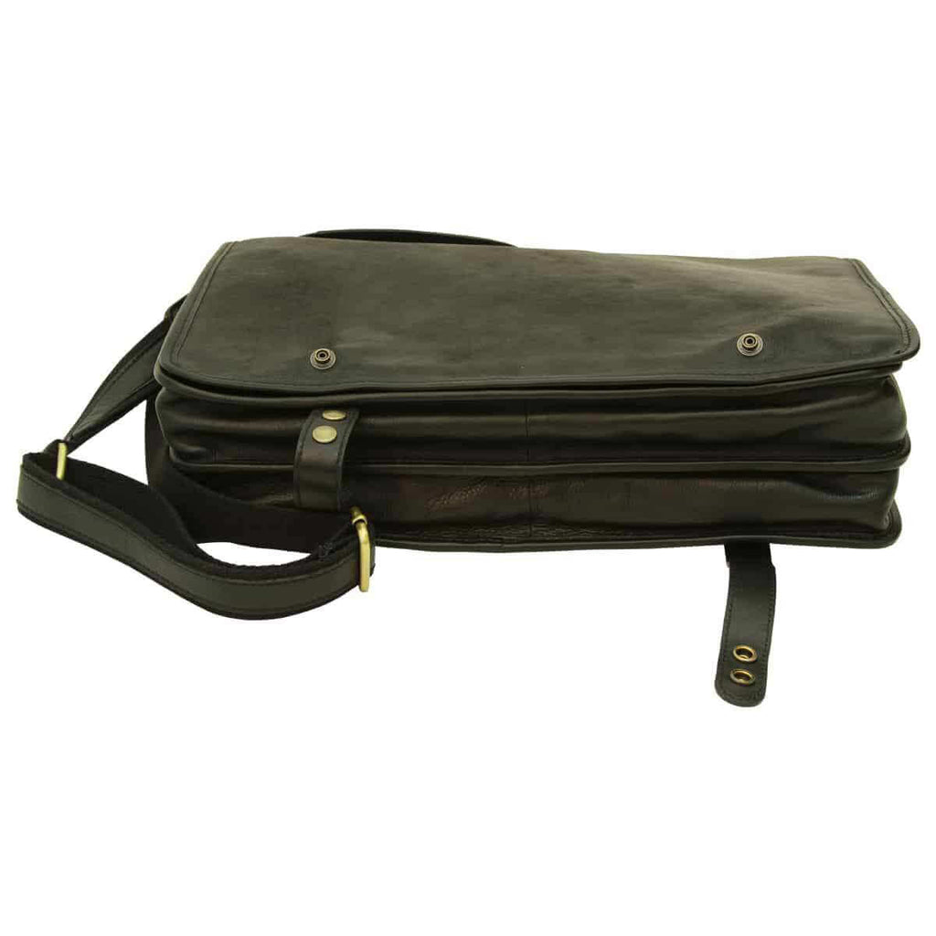 Borsa messenger vitello nappato nera, elegante e funzionale, perfetta per l'uso quotidiano.