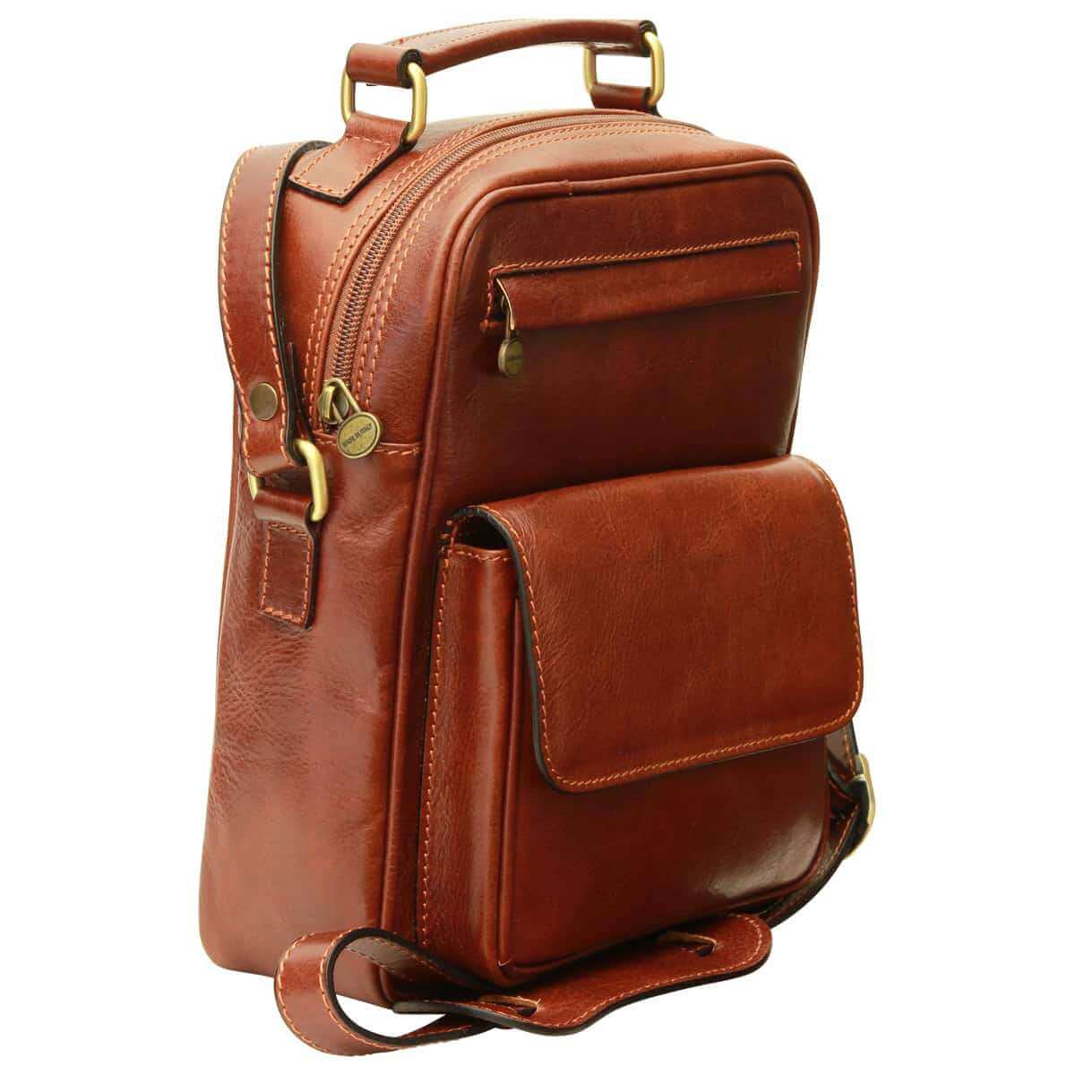 Borsa a tracolla in pelle con tasca frontale marrone con tracolla regolabile e tasche interne ed esterne.