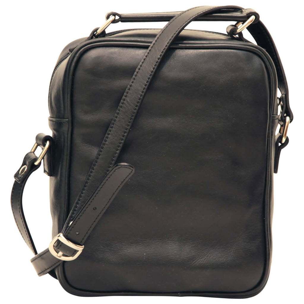 Borsa a tracolla in pelle con tasca frontale. Colore nero, design elegante e funzionale.