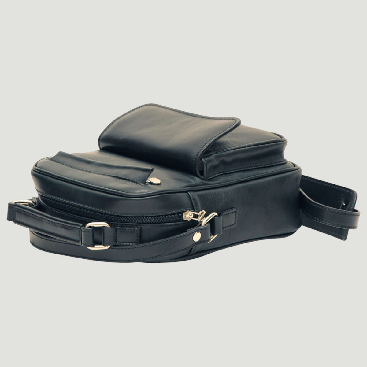 Borsa a tracolla in pelle nera Old Angler con tasca frontale e chiusura con zip