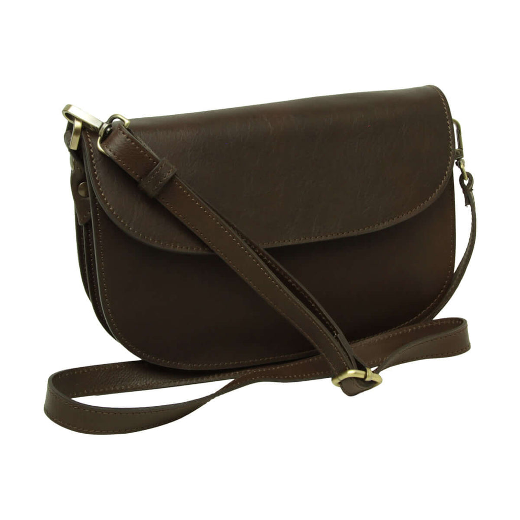 Borsa a tracolla in vitello marrone scuro con tracolla regolabile e chiusura a calamita.