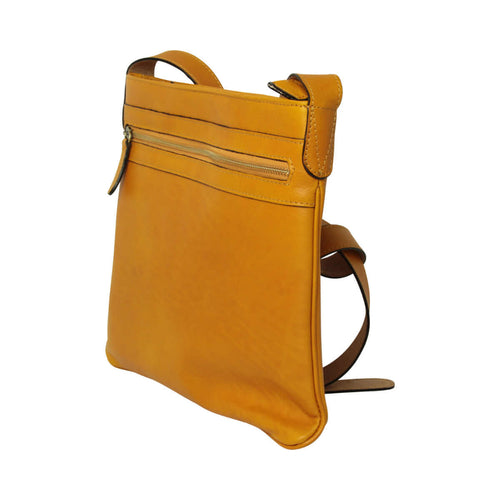 Borsa a tracolla giallo ocra con tracolla regolabile e tasca esterna con zip, in pelle di vitello pieno fiore.