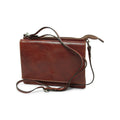 Borsa a tracolla in pelle marrone, in vitello pieno fiore, con tracolla regolabile e removibile.