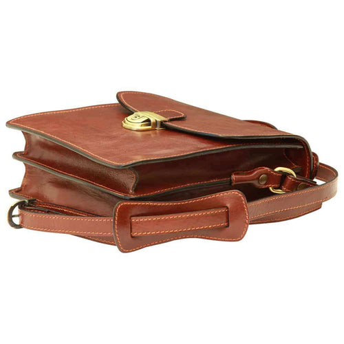 Borsa a tracolla in pelle marrone da uomo, artigianale con chiusura a clip e tracolla regolabile.