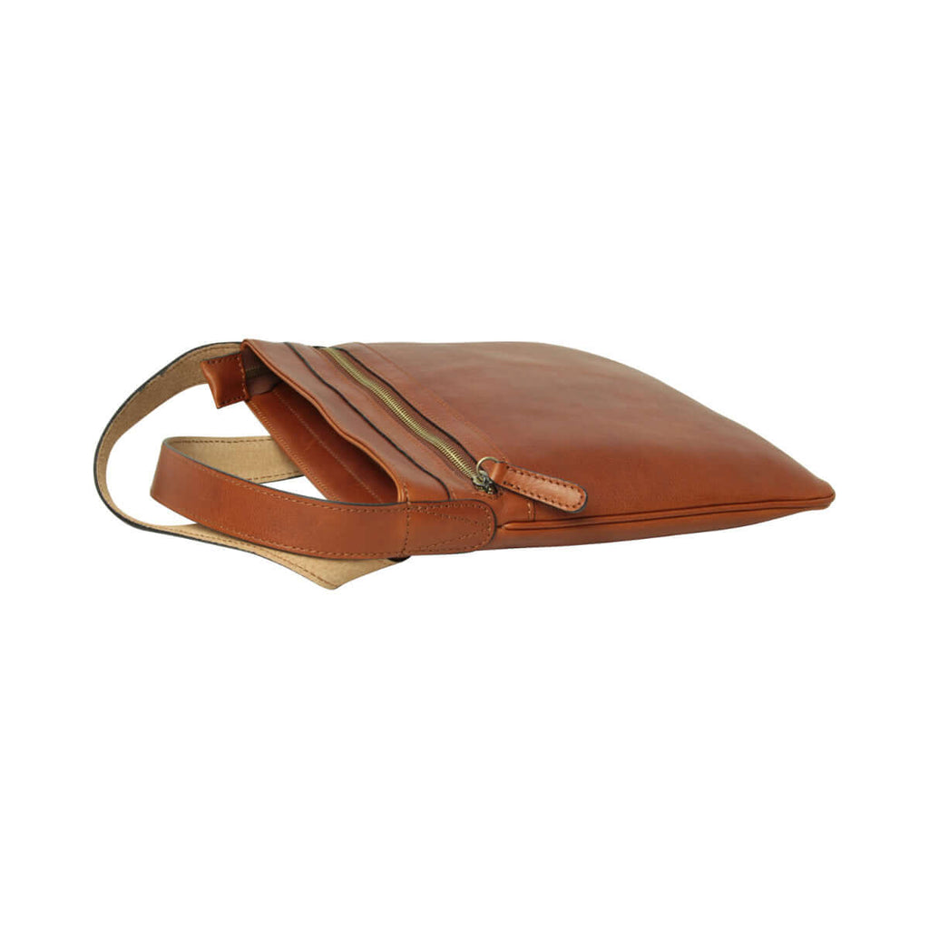 Borsa a tracolla in pelle color teak con zip e tracolla regolabile