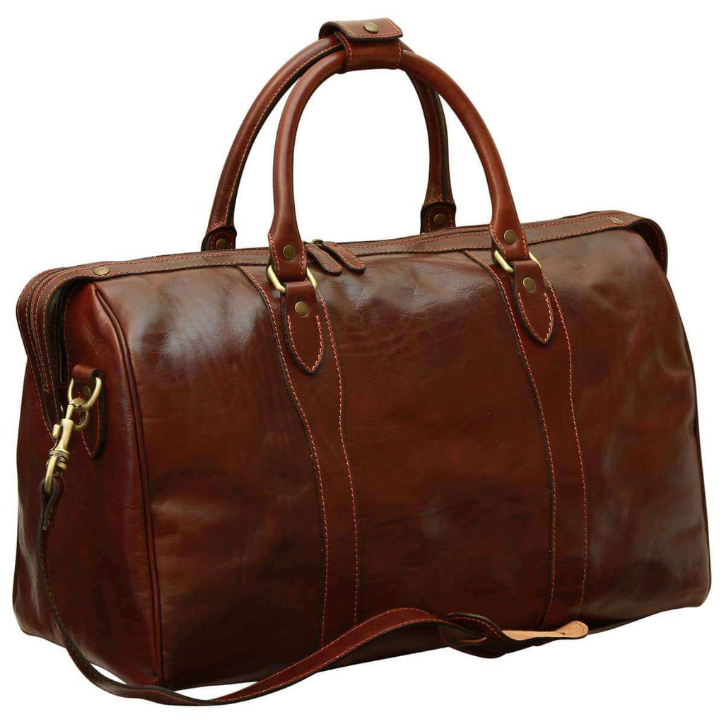 Borsa da viaggio uomo pelle marrone in morbido cuoio con tracolla staccabile e zip.