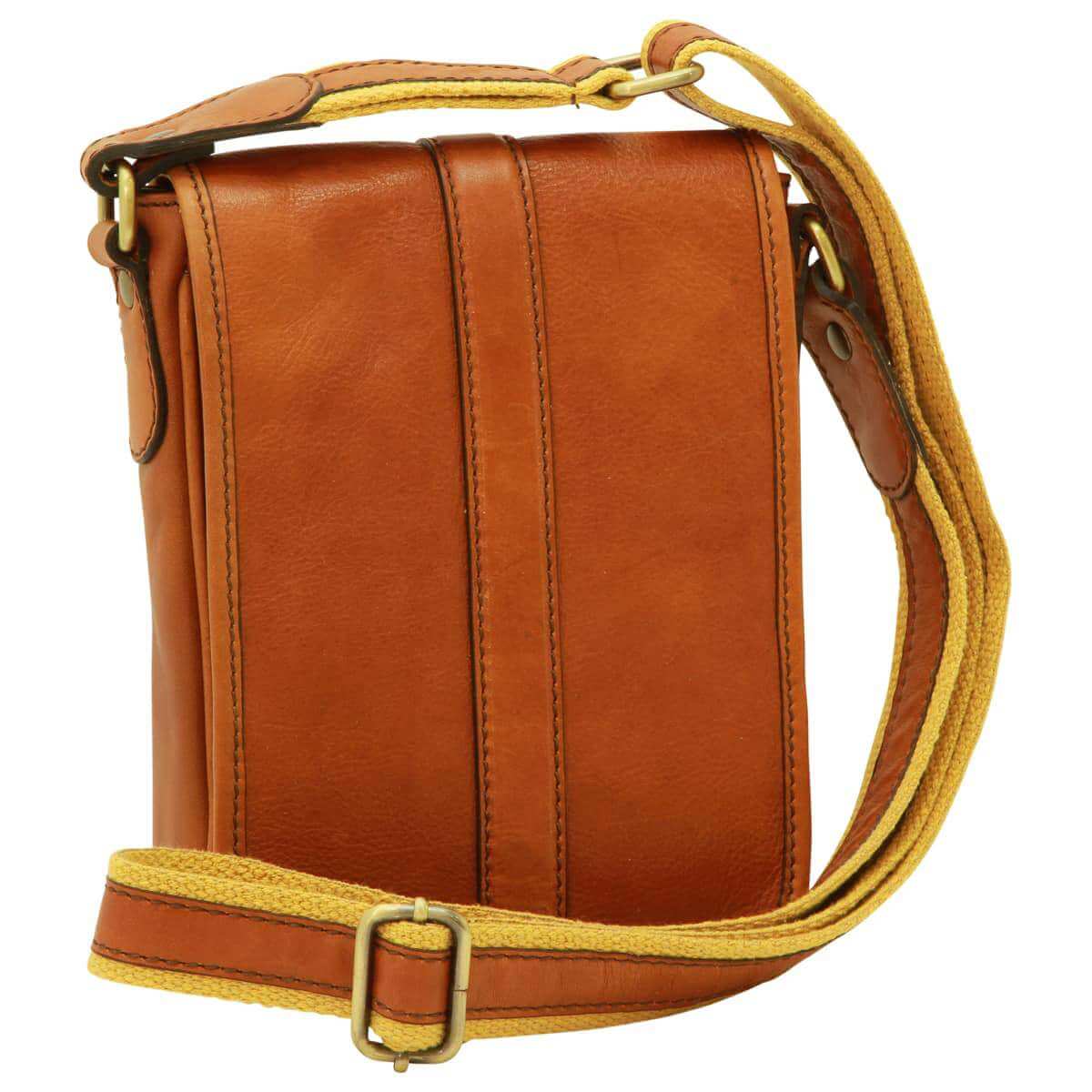 Borsa uomo tracolla pelle morbida color marrone con tracolla regolabile in tessuto e pelle.