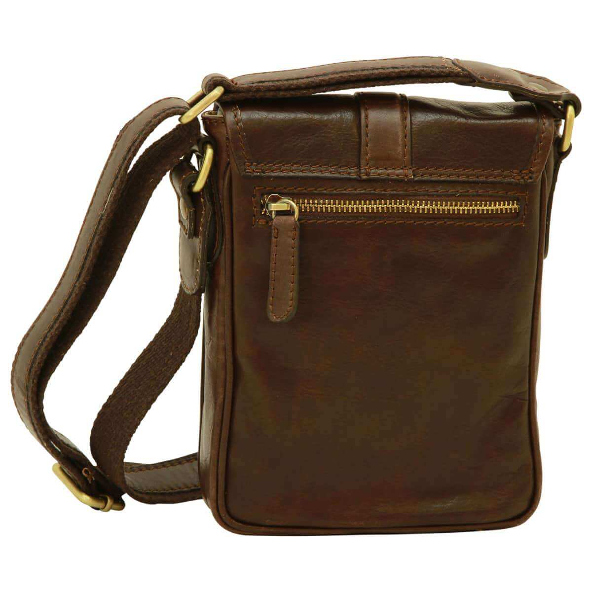 Borsa uomo tracolla pelle marrone scuro, compatta e funzionale in vitello morbido con tasche e tracolla regolabile.