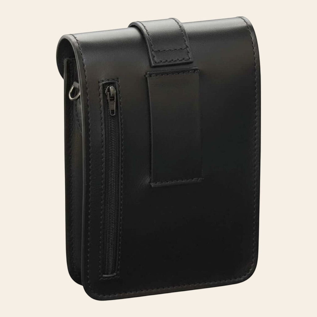Borsello da cintura in pelle nera con tasca con zip verticale e cuciture decorative