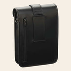 Borsello da cintura in pelle nera con tasca con zip verticale e cuciture decorative