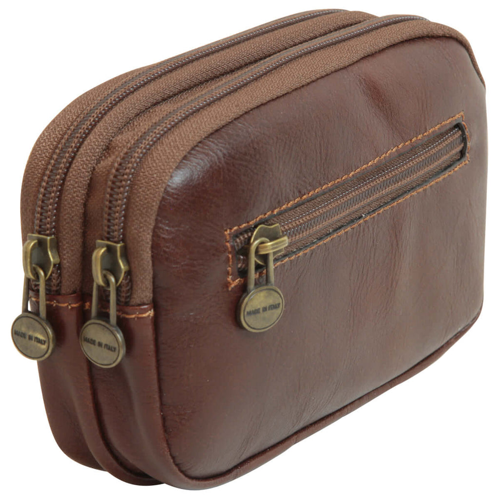 Borsello da cintura in pelle marrone, con doppia zip e tasca anteriore. Misure: 16x10x4 cm.
