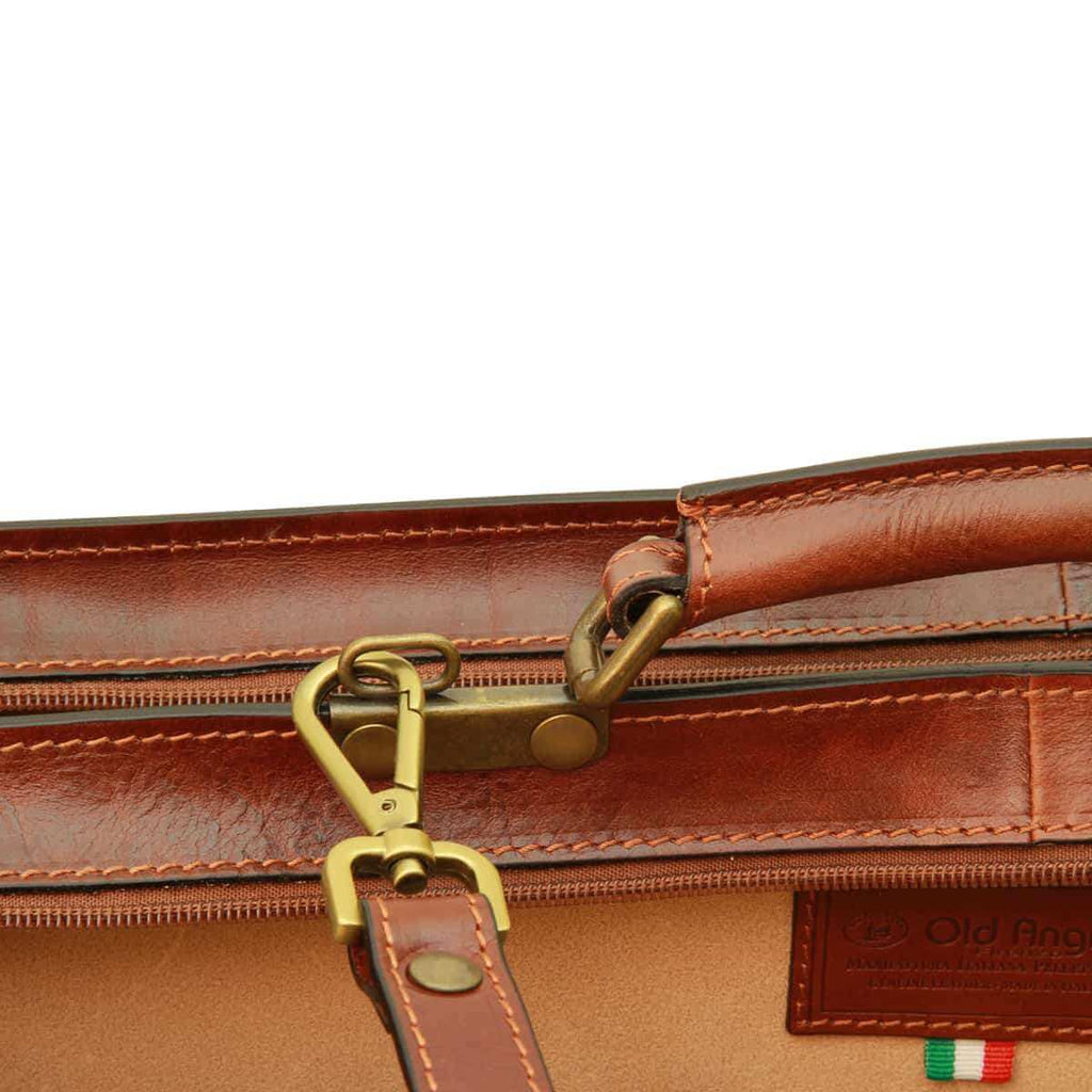 Cartella in pelle marrone con cerniera e dettagli in metallo Old Angler.