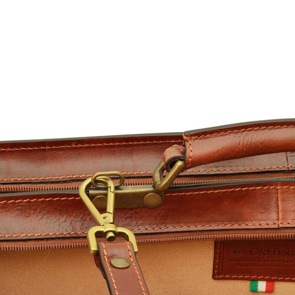 Cartella in pelle marrone con cerniera e dettagli in metallo Old Angler.
