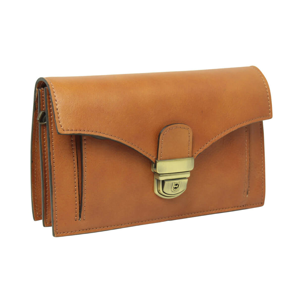 Clutch in pelle cuoio con patta e fibbia, vista laterale con zip.