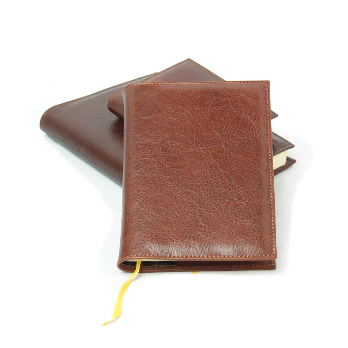 Diario in pelle marrone piccolo, elegante e pratico per annotare pensieri e idee.