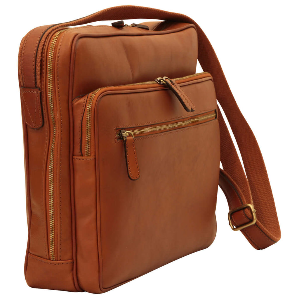Messenger in pelle con chiusura a zip grande color marrone coloniale, con tasche e tracolla regolabile.