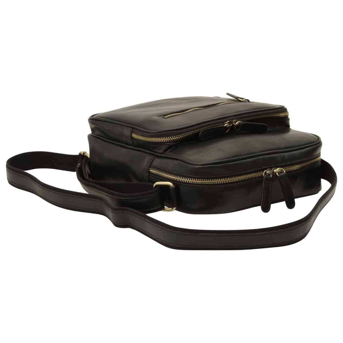 Messenger in pelle con chiusura a zip (Piccola) colore nero con due scomparti e tracolla regolabile.