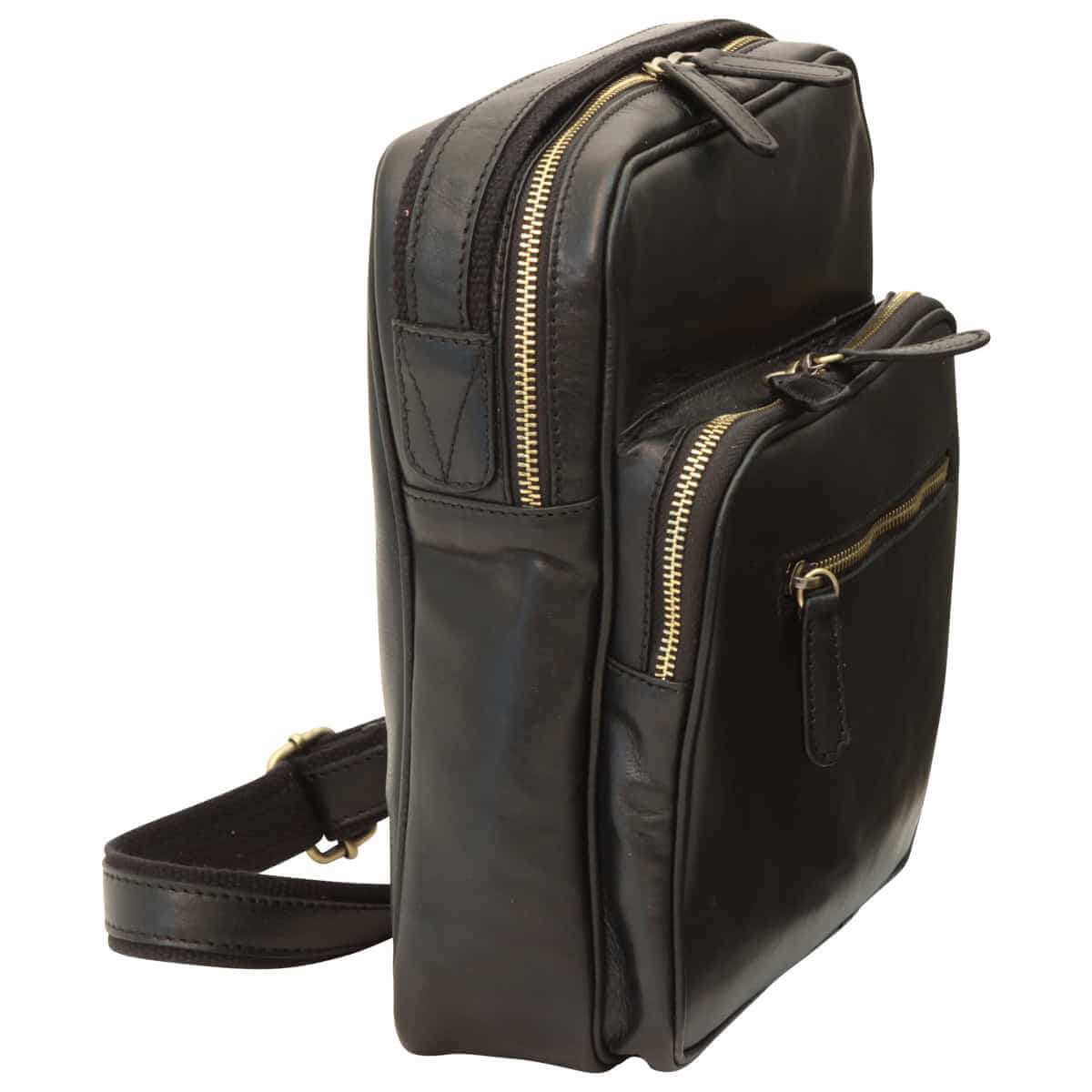 Messenger in pelle con chiusura a zip (Piccola) in vitello pieno fiore, colore nero, con tasche e tracolla.