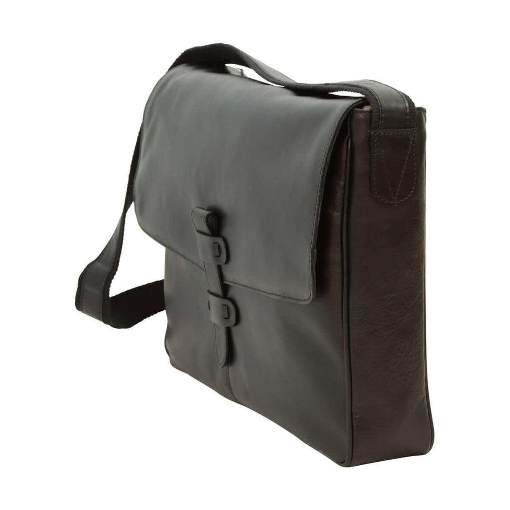 Messenger in pelle di vitello nera con tracolla e tasca imbottita per tablet.