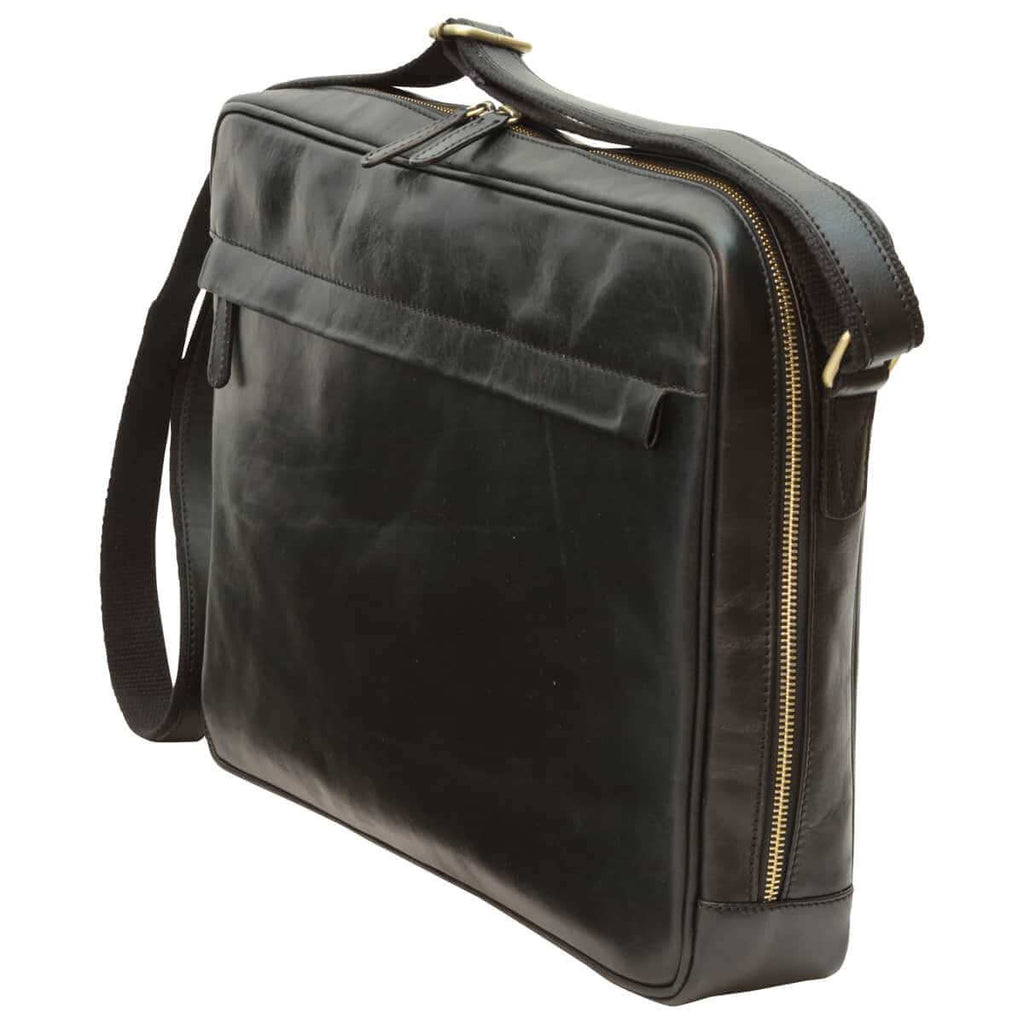 Messenger in vacchetta unisex in vitello pieno fiore, nero, con tracolla regolabile e tasche pratiche.