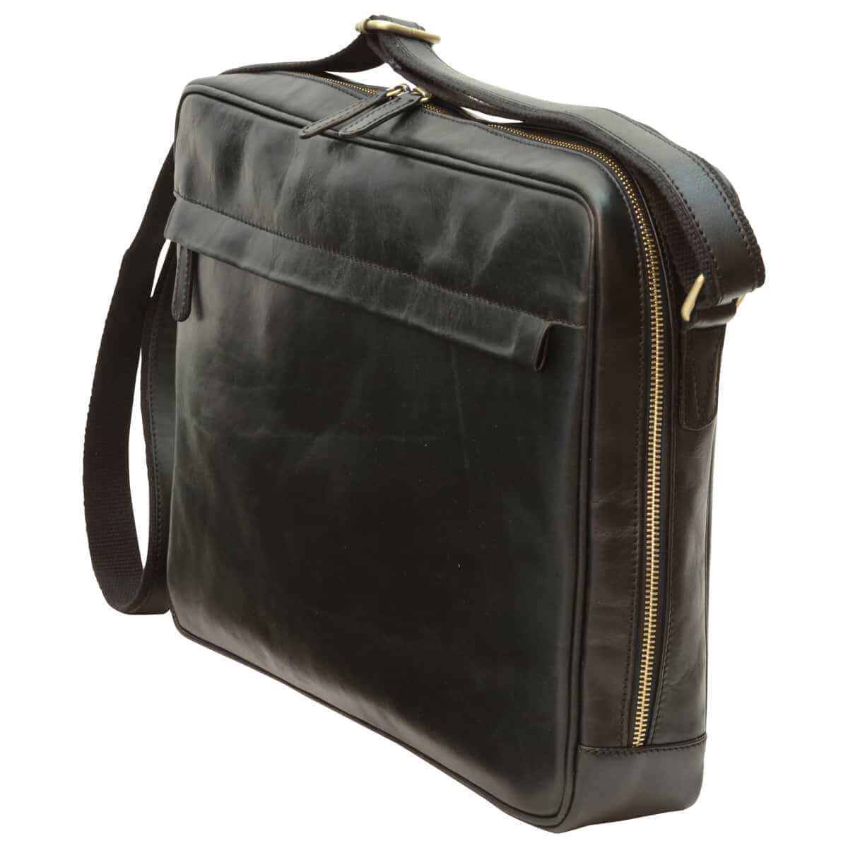 Messenger in vacchetta unisex in vitello pieno fiore, nero, con tracolla regolabile e tasche pratiche.