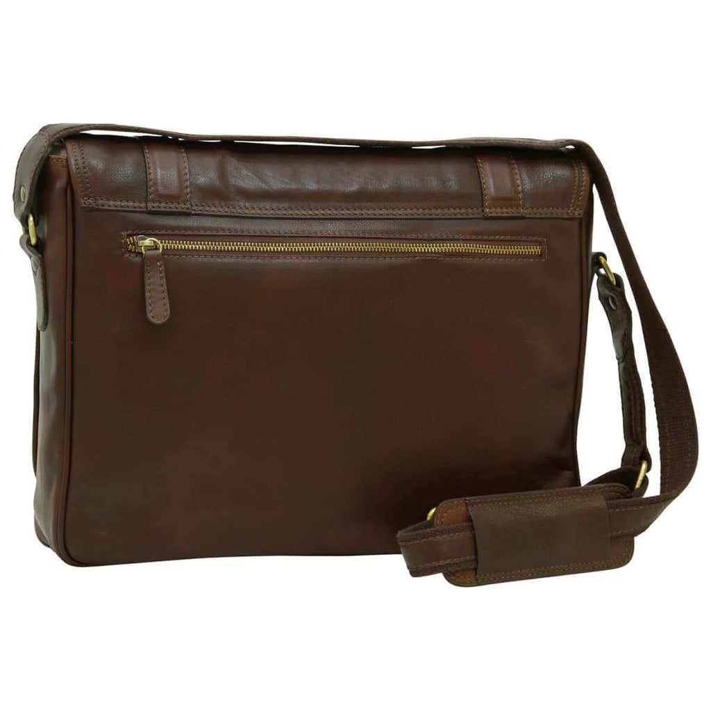 Messenger in vitello morbido marrone con tracolla e tasca con zip sul retro.